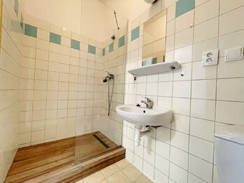 Pokoj 702 - koupelna - Pronájem bytu 3+1 v osobním vlastnictví 100 m², Lety