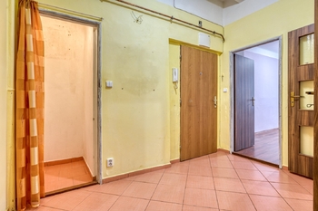Předsíň s komorou - Prodej bytu 3+kk v osobním vlastnictví 61 m², Praha 3 - Žižkov