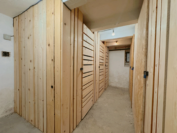 Prodej nájemního domu 550 m², Lety