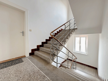 Prodej nájemního domu 550 m², Lety