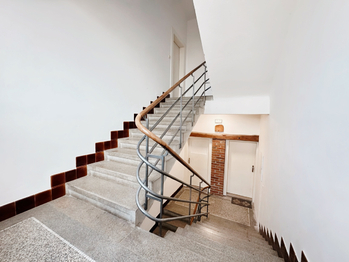 Prodej nájemního domu 550 m², Lety