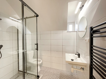 byt 1+kk - podkroví - Prodej nájemního domu 550 m², Lety