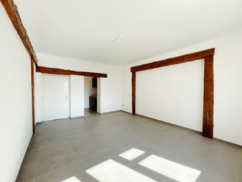 byt 1+kk - Prodej nájemního domu 550 m², Lety