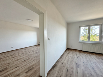 byt 2+kk - podkroví - Prodej nájemního domu 550 m², Lety
