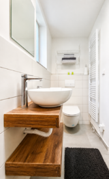 moderní koupelna s WC - Prodej chaty / chalupy 90 m², Počedělice