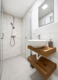 moderní koupelna s WC - Prodej chaty / chalupy 90 m², Počedělice