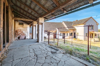 Prodej domu 390 m², Bernartice