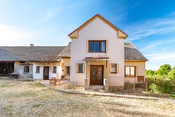 Prodej domu 390 m², Bernartice