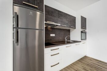 obývací pokoj s kuchyní - Prodej bytu 2+kk v osobním vlastnictví 50 m², České Budějovice