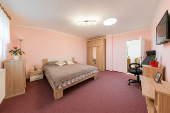 Prodej nájemního domu 301 m², Kladno