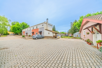 Prodej nájemního domu 301 m², Kladno