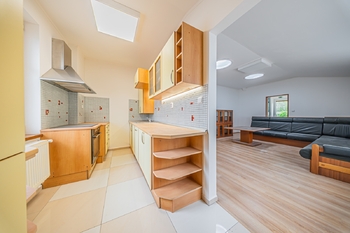 Prodej nájemního domu 301 m², Kladno