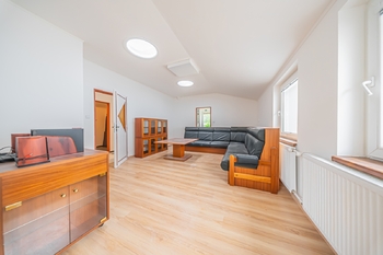 Prodej nájemního domu 301 m², Kladno