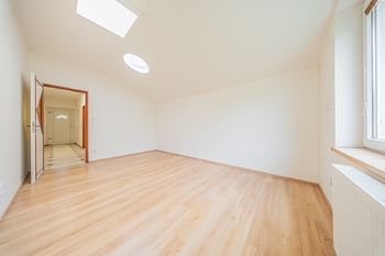 Prodej nájemního domu 301 m², Kladno