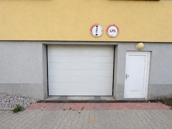 Pronájem garážového stání, Kladno