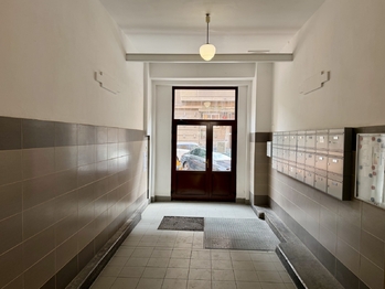 Prodej bytu 1+1 v osobním vlastnictví 46 m², Praha 7 - Holešovice