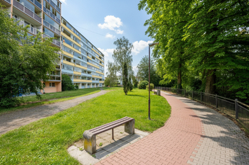 Pohled na bytový dům - Prodej bytu 2+kk v osobním vlastnictví 41 m², Kralupy nad Vltavou