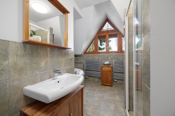 Koupelna - Prodej domu 210 m², Praha 9 - Běchovice