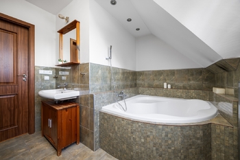 Koupelna - Prodej domu 210 m², Praha 9 - Běchovice