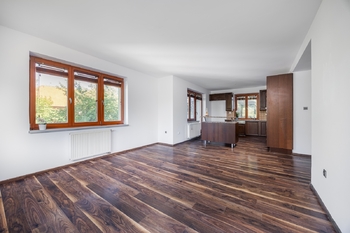 Obývací pokoj - Prodej domu 210 m², Praha 9 - Běchovice