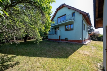 Pohled na dům - Prodej domu 210 m², Praha 9 - Běchovice