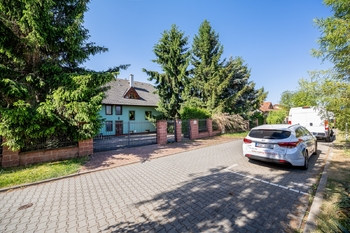 Pohled na dům - Prodej domu 210 m², Praha 9 - Běchovice