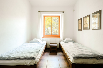 pokoj - Prodej zemědělského objektu 800 m², Holetín