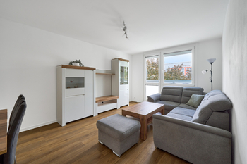 Obývací pokoj - Prodej bytu 3+1 v družstevním vlastnictví 68 m², Hradec Králové