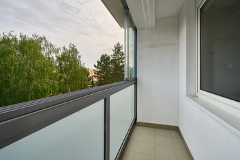 Zasklená lodžie - Prodej bytu 3+1 v družstevním vlastnictví 68 m², Hradec Králové