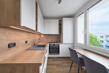 Kuchyňská linka - Prodej bytu 3+1 v družstevním vlastnictví 68 m², Hradec Králové