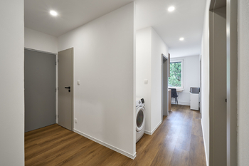 Vstupní chodba - Prodej bytu 3+1 v družstevním vlastnictví 68 m², Hradec Králové