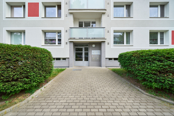 Pohled na dům - Prodej bytu 3+1 v družstevním vlastnictví 68 m², Hradec Králové