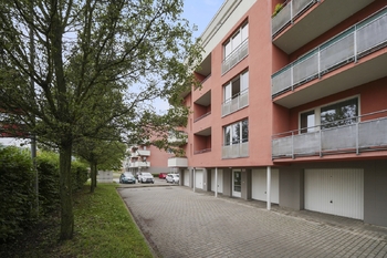 bytový dům pohled na lodžii foto 1 - Prodej bytu 2+kk v osobním vlastnictví 51 m², Brno