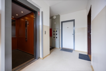 Chodba s výtahem - Pronájem bytu 2+kk v družstevním vlastnictví 42 m², Praha 4 - Chodov