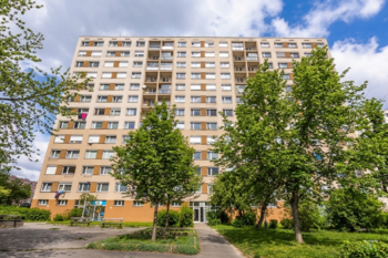 Pohled na dům - Pronájem bytu 2+kk v družstevním vlastnictví 42 m², Praha 4 - Chodov