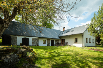 čelní pohled na hlavní budovu - Prodej ubytovacího zařízení 800 m², Holetín 