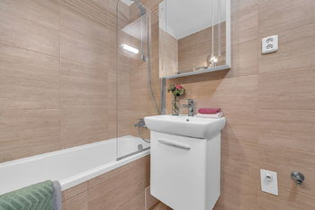 Prodej bytu 3+1 v družstevním vlastnictví 74 m², Praha 8 - Troja