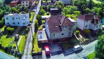 Pohled na dům z výšky - Prodej domu 178 m², Zlín