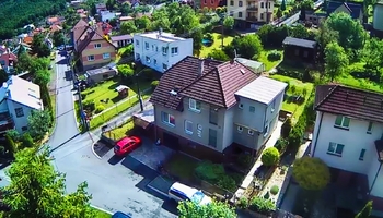 Pohled na dům z výšky - Prodej domu 178 m², Zlín 