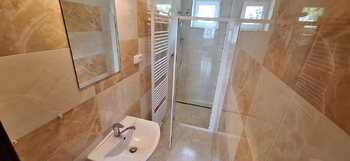 Koupelna v 1. patře - Prodej domu 178 m², Zlín
