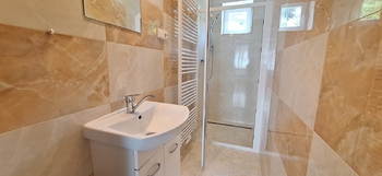 Koupelna v 1. patře - Prodej domu 178 m², Zlín