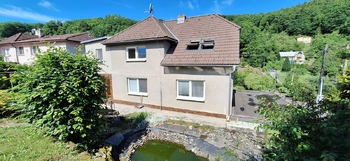 Pohled na dům ze zahrady - Prodej domu 178 m², Zlín