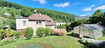 Pohled na dům ze zahrady - Prodej domu 178 m², Zlín