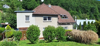 Pohled na dům ze zahrady - Prodej domu 178 m², Zlín