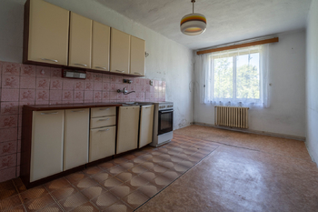 Prodej domu 425 m², Zlátenka