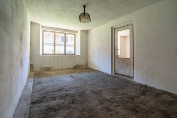 Prodej domu 425 m², Zlátenka