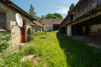 Prodej domu 425 m², Zlátenka