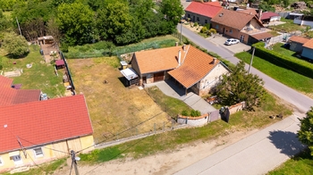 Prodej rodinného domu 109 m² s pozemkem 685 m² v klidné části obce Božice - Prodej domu 109 m², Božice