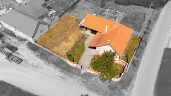 Prodej rodinného domu 109 m² s pozemkem 685 m² v klidné části obce Božice - Prodej domu 109 m², Božice