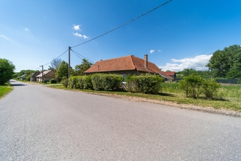 Prodej rodinného domu 109 m² s pozemkem 685 m² v klidné části obce Božice - Prodej domu 109 m², Božice